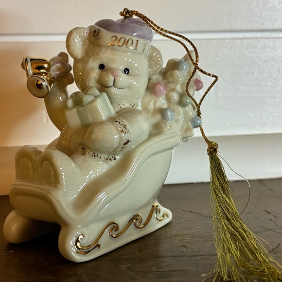 Retired Lenox 2001 Teddy’s Sleigh Ride Annual Teddy Bear Ornament - Picture 1 of 7